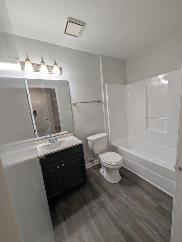 Building Photo - 2350 Horne Ave