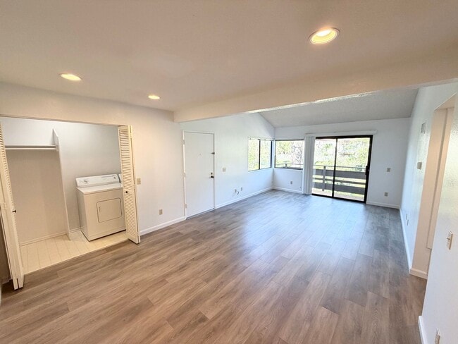 Building Photo - 22734 Lakeway Dr