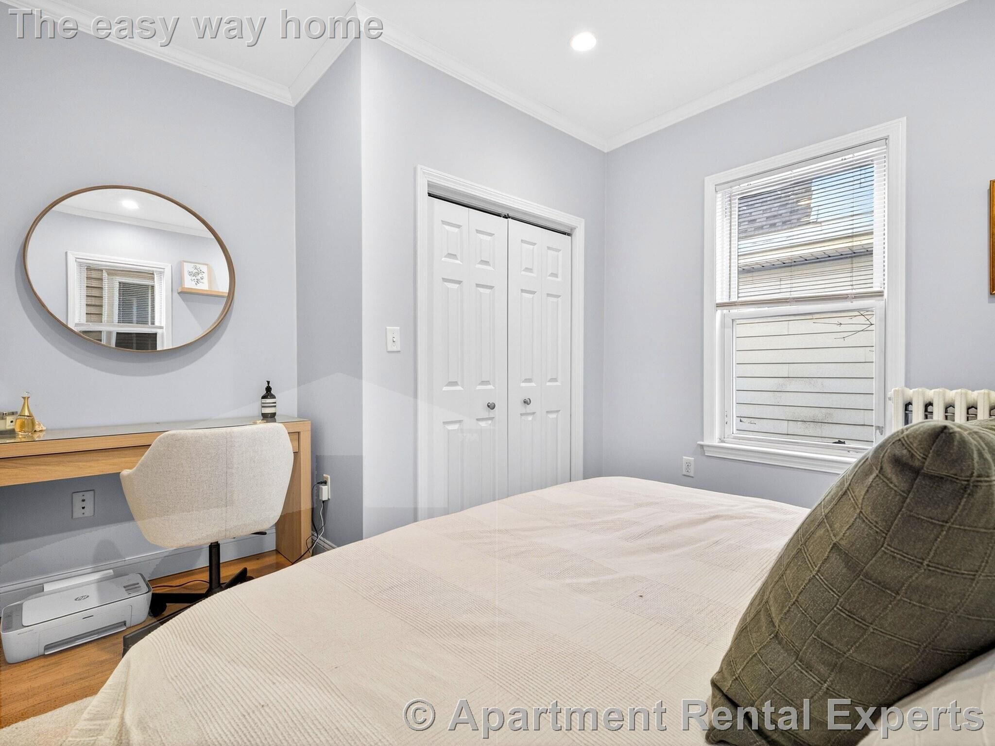 Building Photo - 1576 Cambridge St