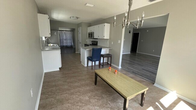 Building Photo - 463 Sandy Ridge Cir