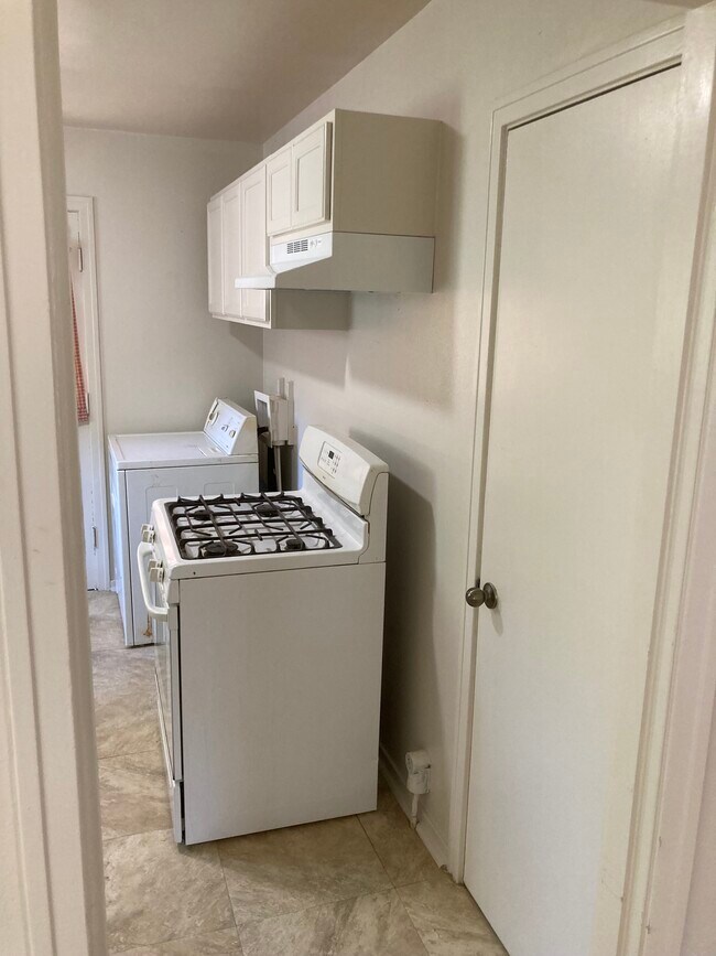 Building Photo - 2746 Mimosa Ave