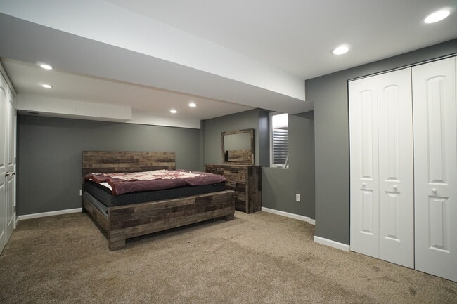 Building Photo - 6092 Cleveland St