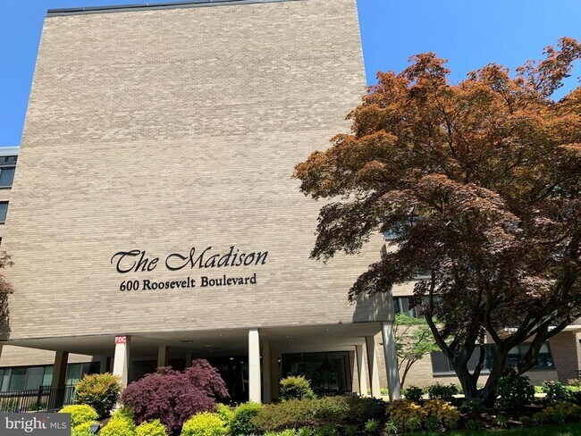 Building Photo - 600 Roosevelt Blvd