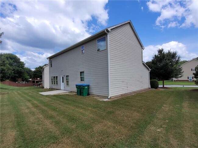 Building Photo - 6010 Stonebrook Ln
