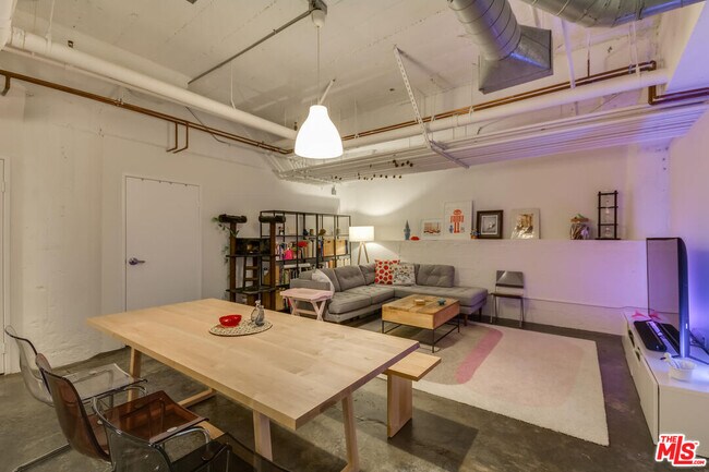 Building Photo - 1100 S Grand Ave