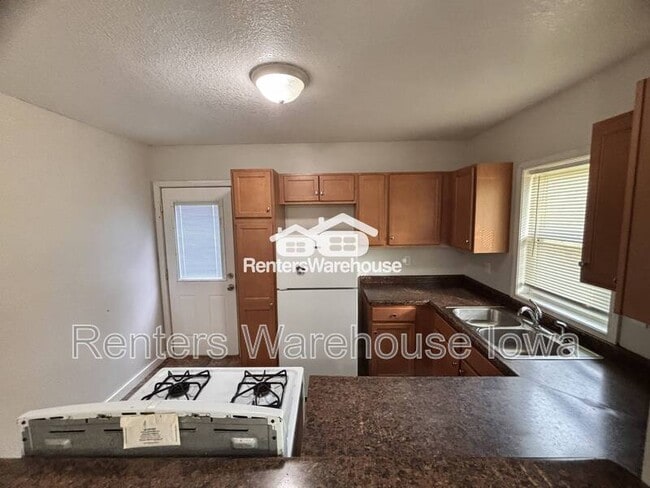 Building Photo - 904 Luster Ln