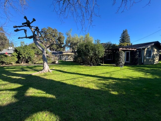 Building Photo - 2 Bedroom home, plus ADU, in Little Pocket