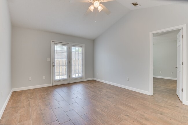 Building Photo - 1609 Bradley Way