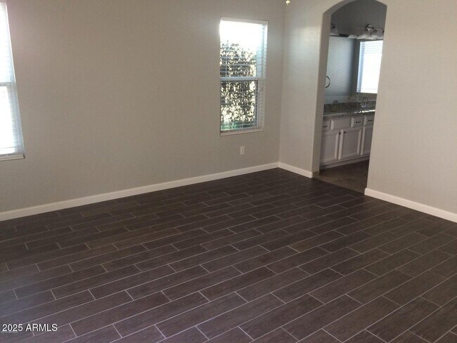 Building Photo - 2240 E Aire Libre Ave