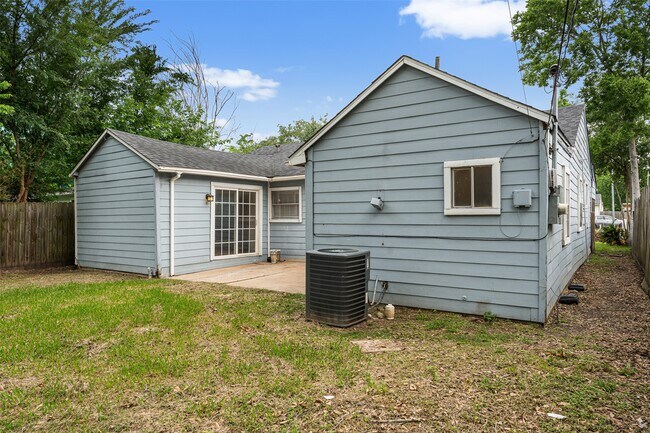 Building Photo - 9005 Gabriel St