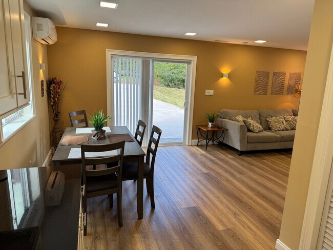 Building Photo - FIRST MONTH OF RENT FREE!!!!!!