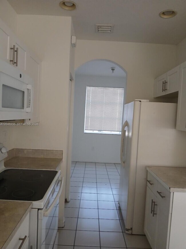 Building Photo - 6041 SW 19th Pl
