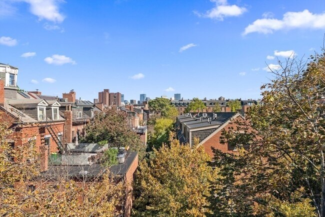 Building Photo - 84 W Concord St