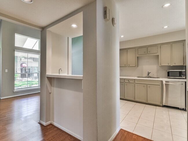 Building Photo - 9406 Bassoon Dr