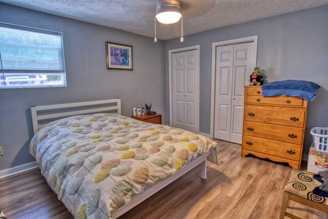 Building Photo - 408 S 11th St