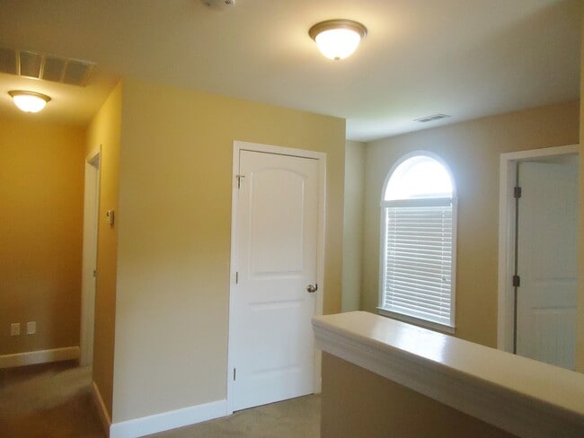 Building Photo - 108 Preswick Dr