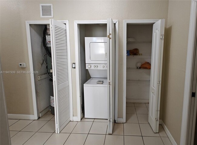 Building Photo - 2637 SE 16th Terrace