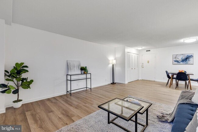 Building Photo - 2030 N Adams St