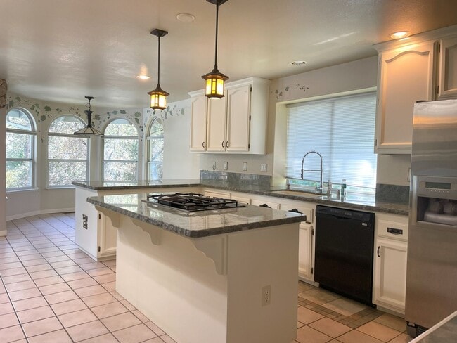 Building Photo - 3 bedroom, 2 bath home in Lake Wildwood, Penn Valley, CA 95946