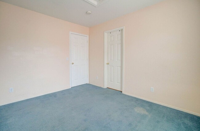 Building Photo - 1350 W Pelican Ct