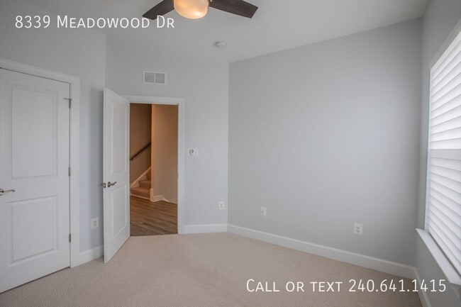 Building Photo - 8339 Meadowood Dr