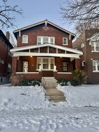 Building Photo - Spacious 2-Bed Duplex in St. Louis: Modern...