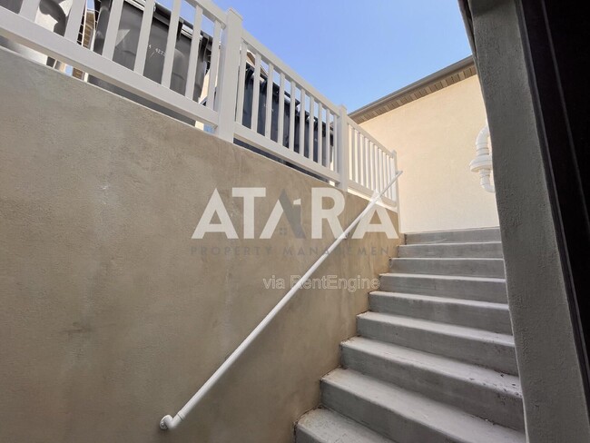 Building Photo - 909 Sagehill Dr