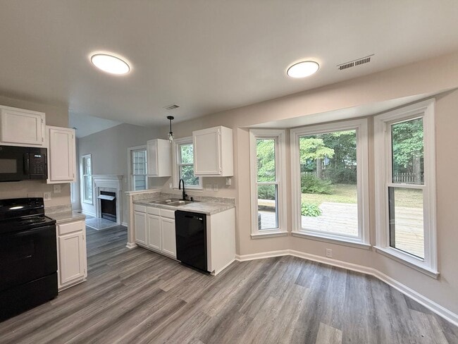 Building Photo - **OFFERING REFUNDABLE APPLICATION FEES** Newly Remodeled 3BD, 2.5BA Knightdale Home with a Fenced...