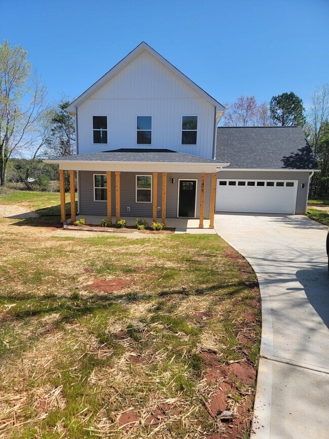Building Photo - New Construction 3 Bed 2.5 Bath House in Hickory, NC