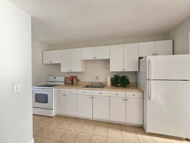 Building Photo - 1021 SE Monterey Rd