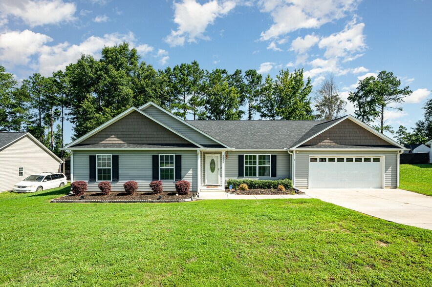 Building Photo - 3200 Silver Fox Cir