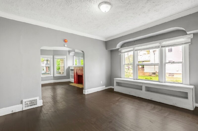 Building Photo - 3657 E 151st St