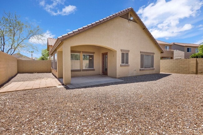 Building Photo - Lovely 3 bed / 2.5 bath Home in the Power ...