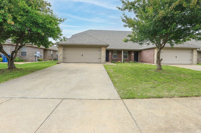 Building Photo - 3509 SW Deerfield Blvd