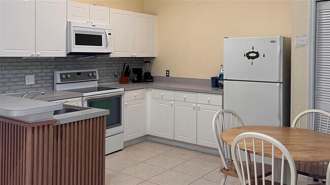 Building Photo - 8848 Grand Palms Cir