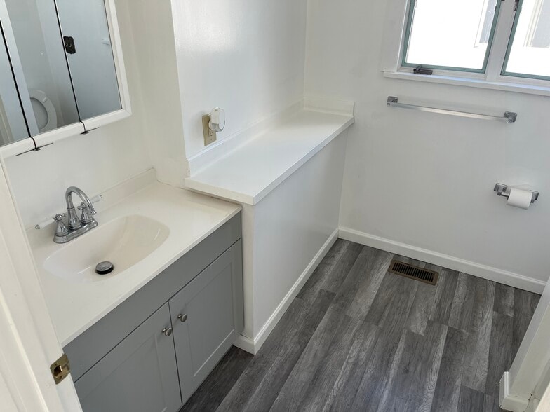 Building Photo - 1003 Perry St