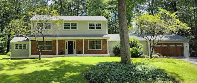 Building Photo - 18 Chessor Ln