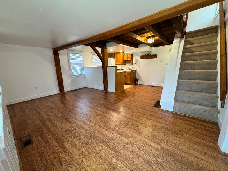 Building Photo - 315 Maplewood Ave