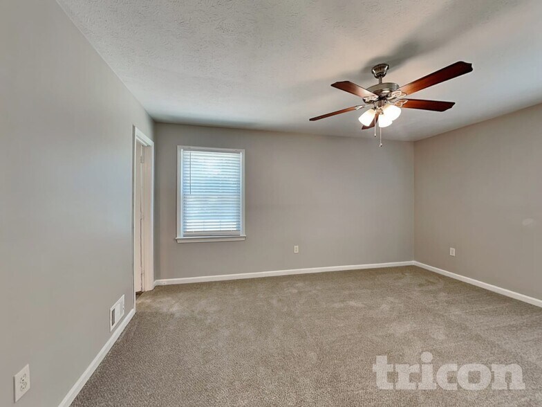 Building Photo - 515 Westbridge Dr