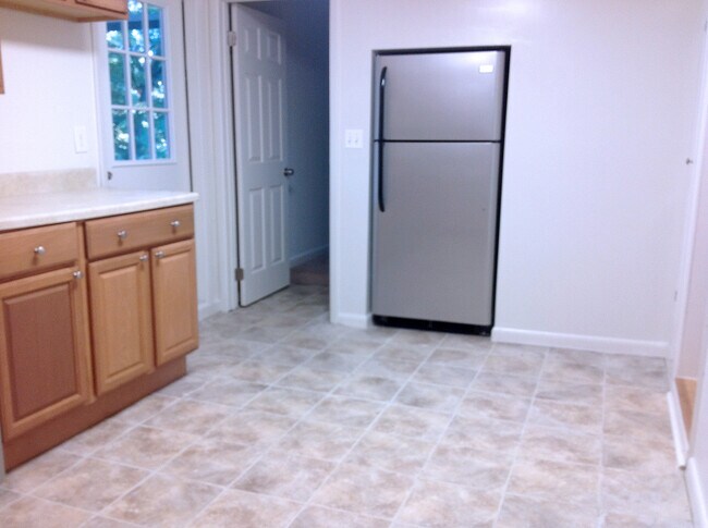 Building Photo - 1736 Main St