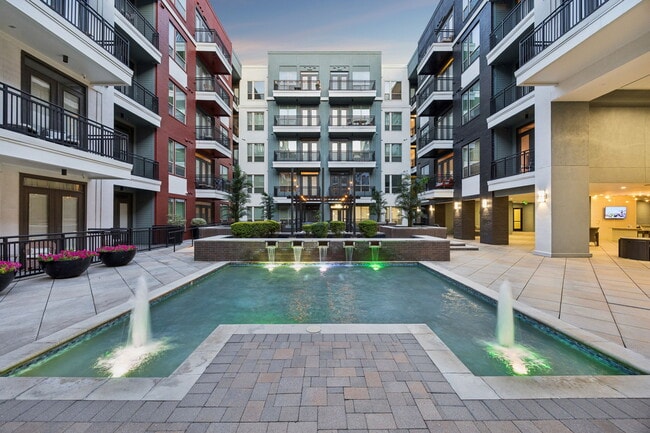 Building Photo - L2 Uptown