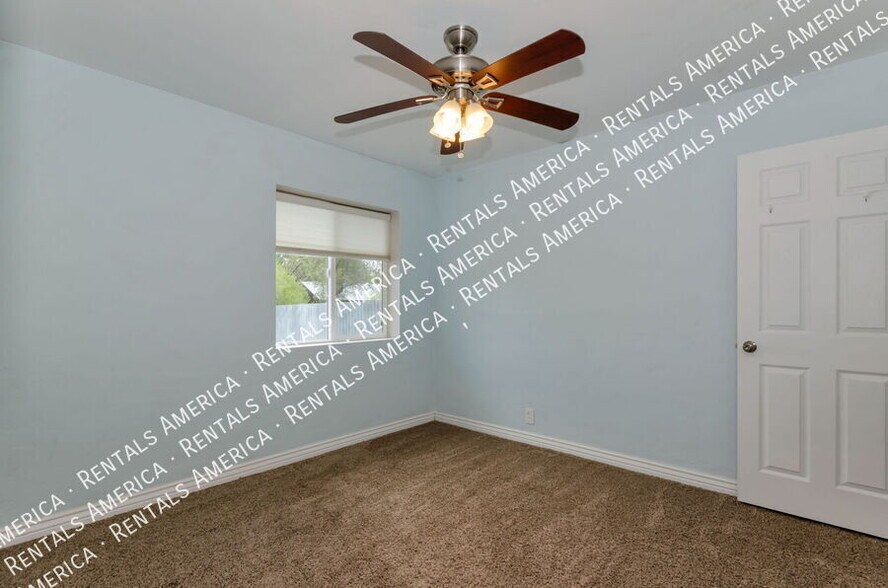 Building Photo - 1420 N Winstel Blvd