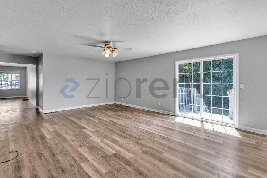 Building Photo - Unit