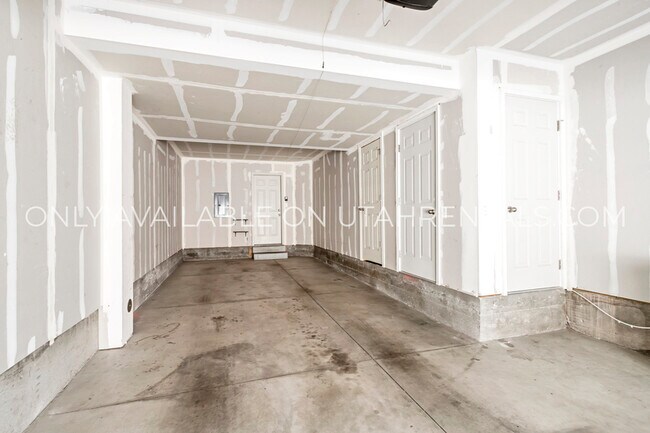 Building Photo - 21 E 8330 S