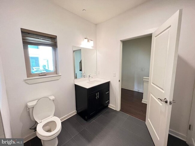 Building Photo - 2660 Collins St