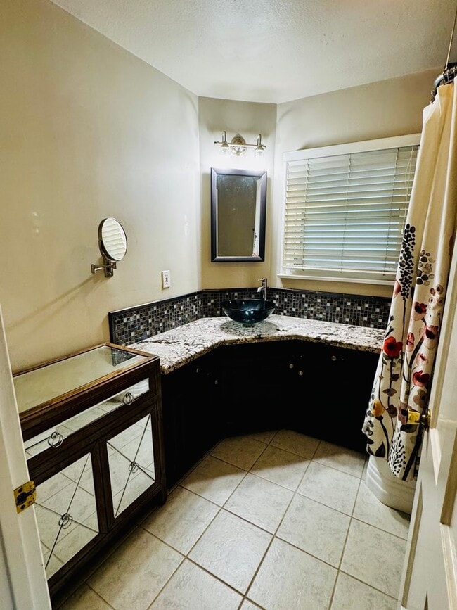 Building Photo - Two Bedroom Home for Rent on Naples Island