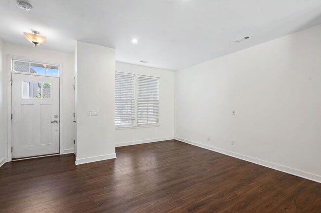 Building Photo - 4316 Summercrest Blvd