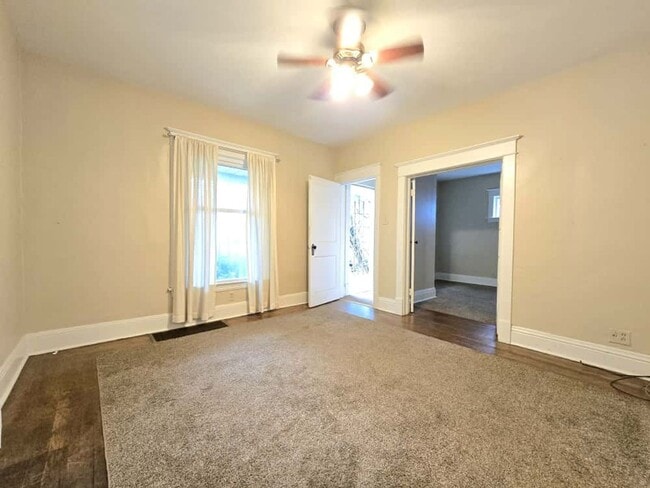 Building Photo - 218 E Navarre St