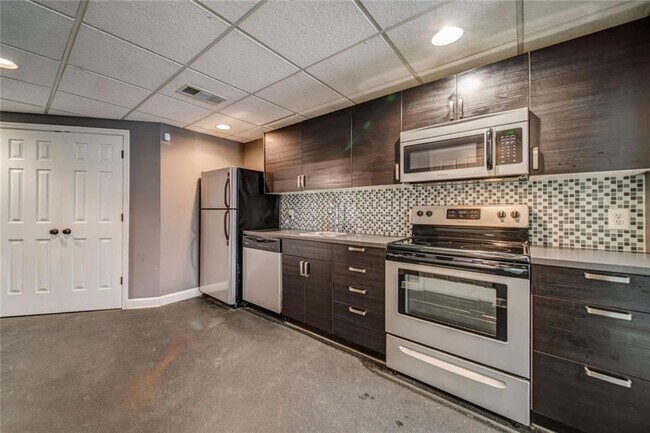Building Photo - 2555 Ridgewood Rd NW