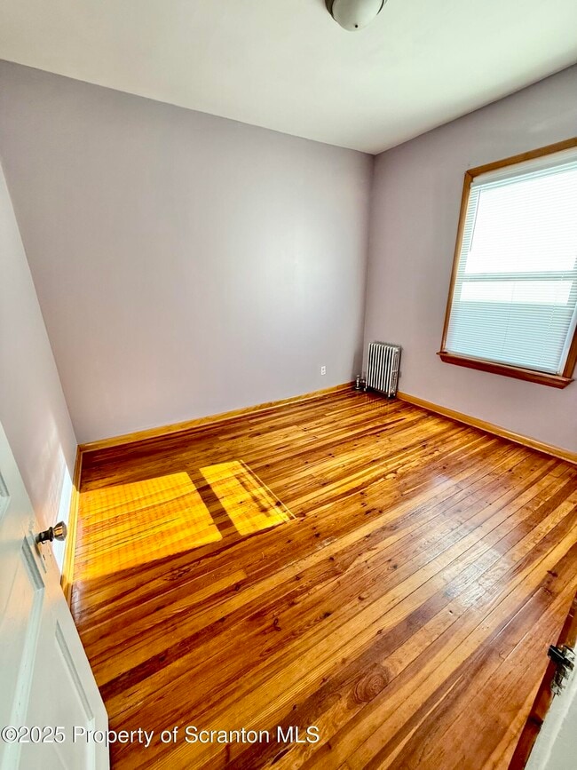 Building Photo - 1012 N Webster Ave